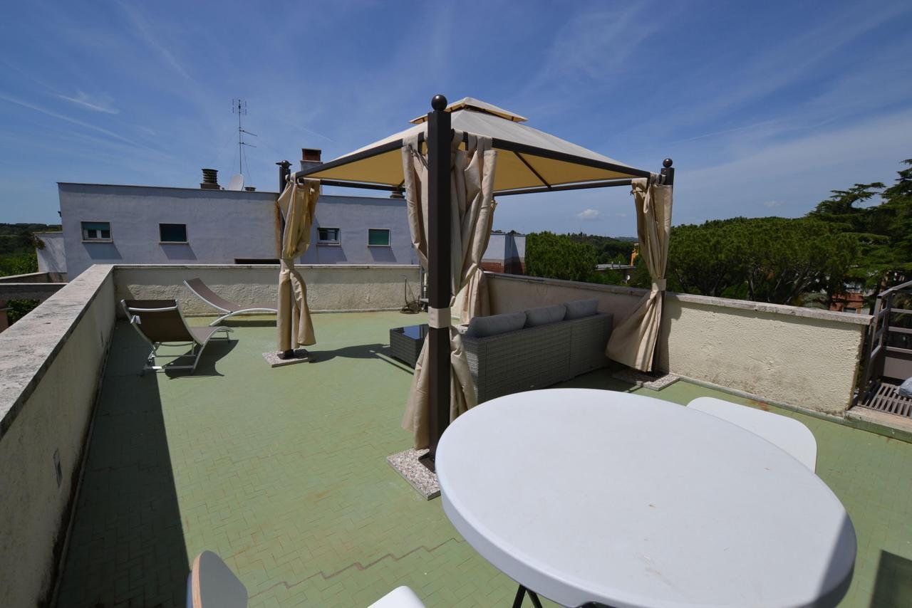 Appartamento Romantic Attic With Terrace Over Roma